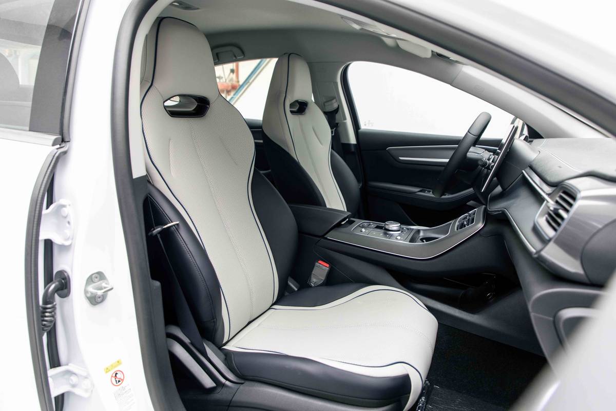 2025-BYD-Destroyer05-Luxury-13-496079-compressed